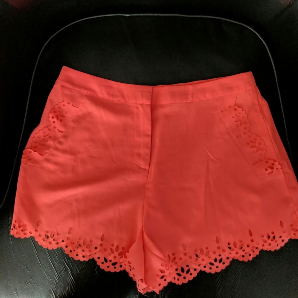 Coral lazer cut eyelet short